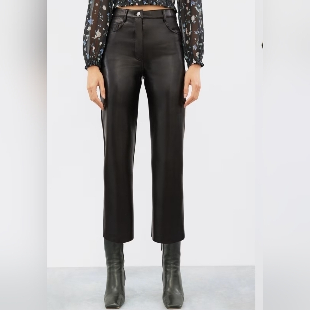 Aritzia Wilfred Cropped Pant Black Size 4 Vegan Leather Great pre worn condition